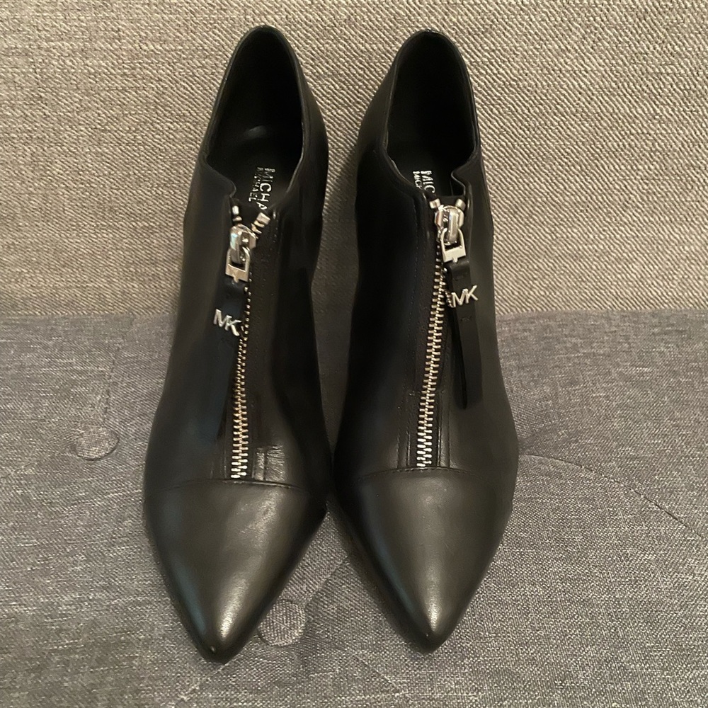 Michael Kors bootie size 7.5